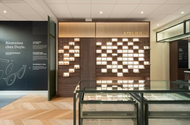 Mur de présentation Atelier 78 et panneau « Bienvenue chez Doyle »